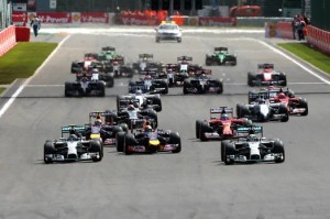La partenza del GP con Hamilton e Vettel ad attaccare Rosberg