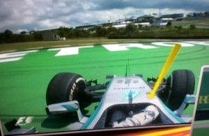 L'errore di Hamilton nel tentativo di passare Rosberg ai box