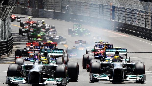 Rosberg resiste ad Hamilton in partenza