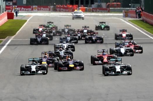 Il contatto fra Hamilton e Rosberg al secondo giro