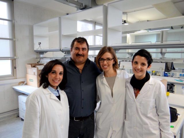 Nel laboratorio del gruppo PEGVax Martina Esposito Lucio Pastore Dalila Savoia e Eleonora Leggiero