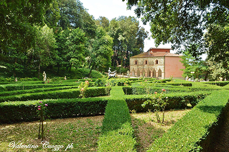 I giardini di Villa d'Ayala a Valva (SA)