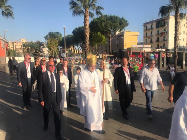 Cardinale Sepe alla Processione della Vergine del Rosario ad Ercolano (NA)