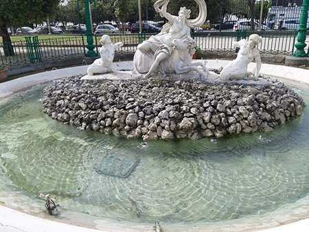 Fontana del ratto di Europa nella Villa Comunale di Napoli