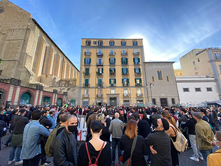 manifestazione in piazza del Gesù a Napoli il 30 ottobre 2020