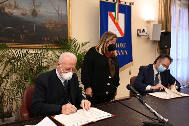 Vincenzo De Luca e Nicola Pirozzi firmano programma PICS di Giugliano in Campania (NA)