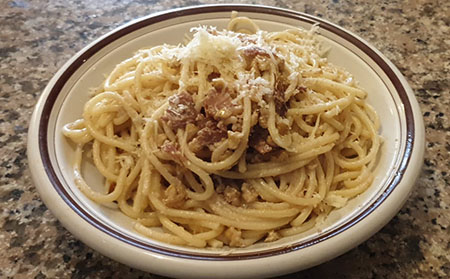 Spaghetti crudo e crema di noci