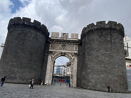 Porta Capuana a Napoli