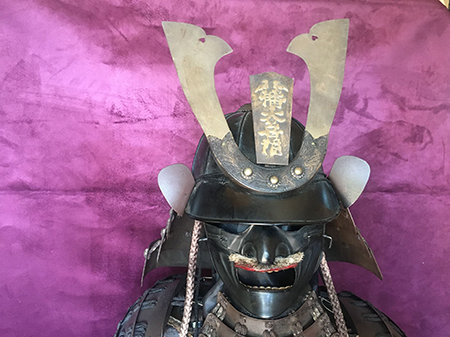 Yaroi_Armatura samurai e cassa d'armi fine XIX secolo - dettaglio