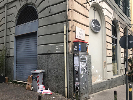 Napoli, Vomero, bar incrocio Bernini Solimena