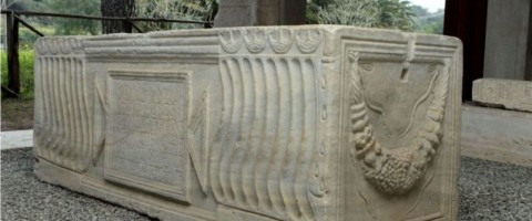 Locri Sarcofago di età romana